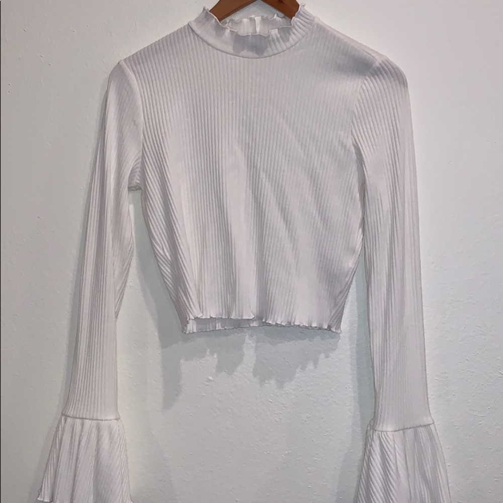 XL forever 21 white long sleeved shirt w/ ruffles